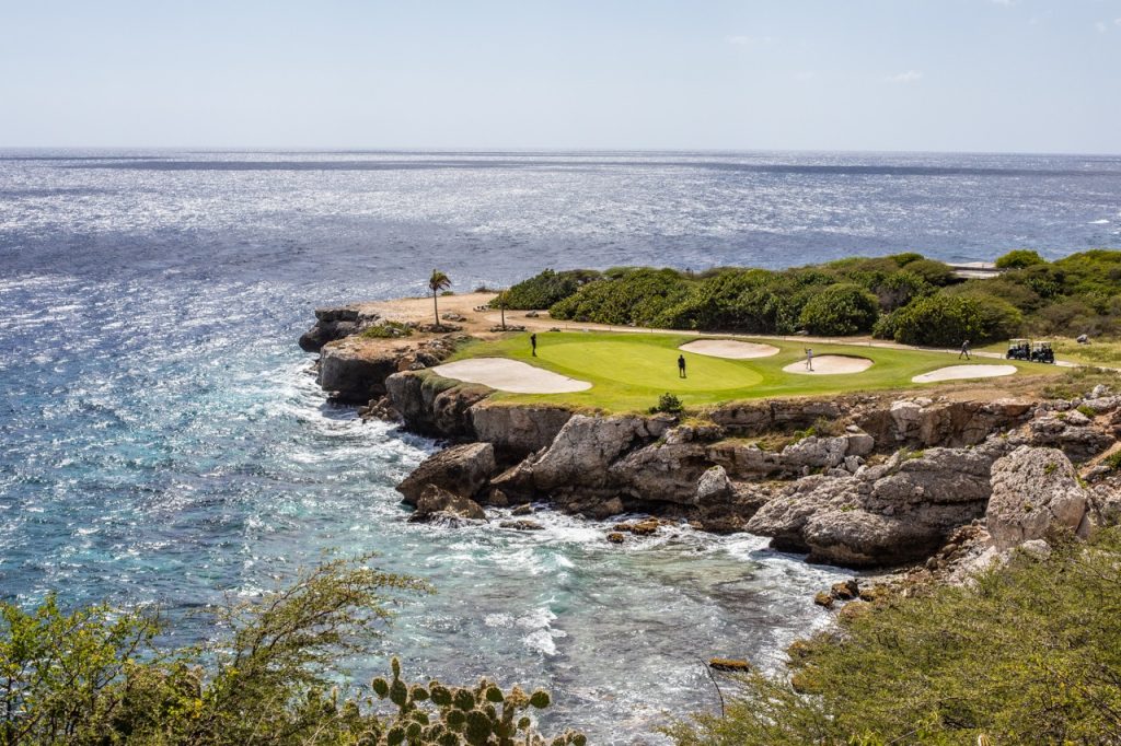 Campo de golf de 18 hoyos y par 72
